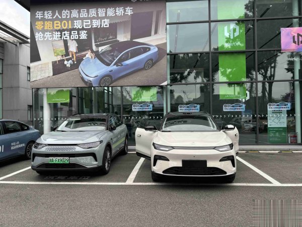 地方配资网 新款零跑C11实车现身！HUD+800V快充+续航1220km
